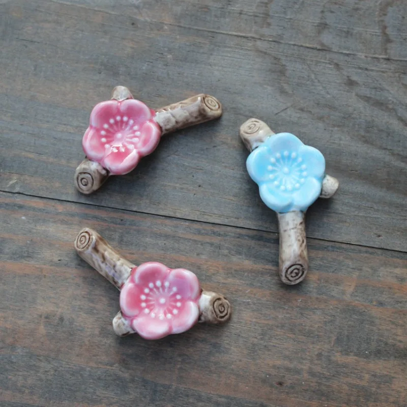1PC Japanese Style Ceramic Plum Blossom Chopstick Pen Rest Daily Ceramic Ornament DIY Landscape Miniatures Decor Home Decoration
