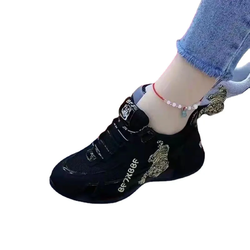 NEW Women‘s Sports Shoes Auspicious Tiger Embroidery Breathable women Sneakers  Breathable Low-top Matching Lace-up Women Tenis