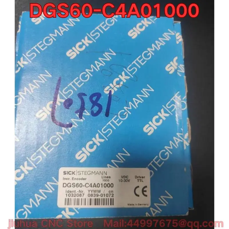 

Упаковочная коробка нового энкодера DGS60-C4A01000 повреждена и нуждается в договорных.