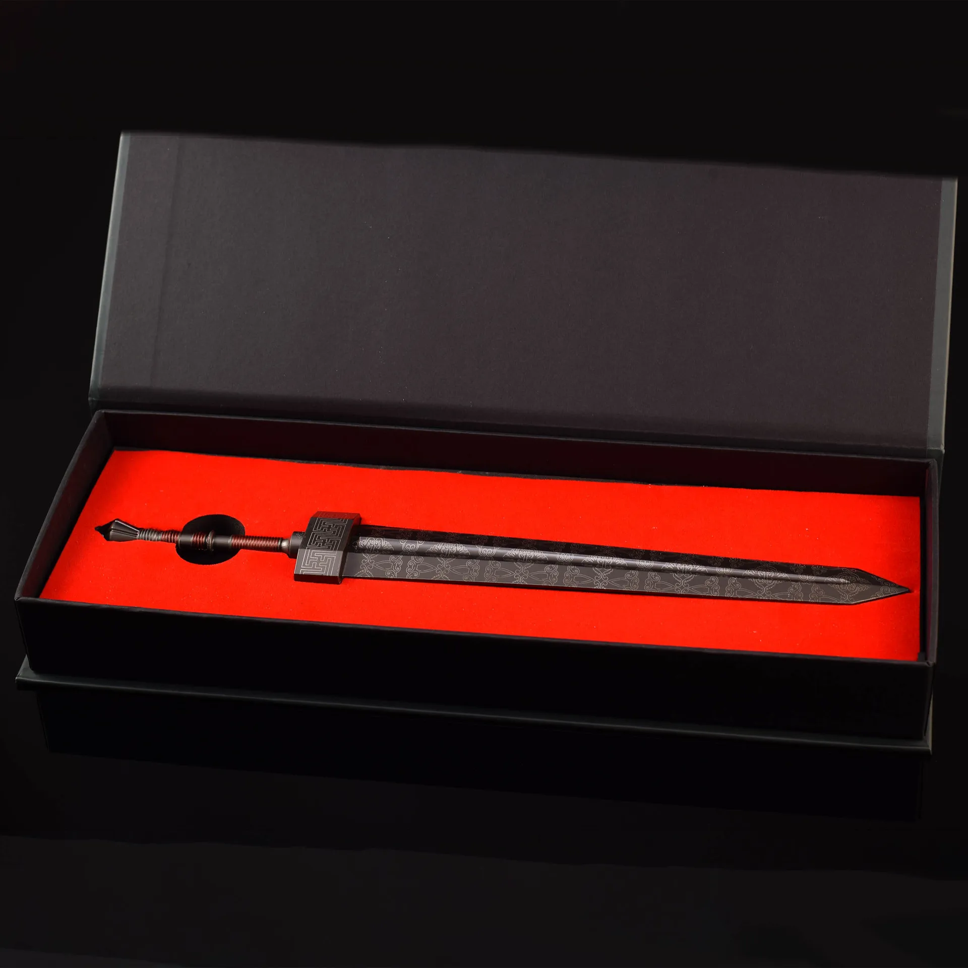 30cm/11.81inch Eldens Weapon Greatsword Damascus Pattern Katana Collectible Gift Box Metal Model Game Ring Peripherals Toy Knife