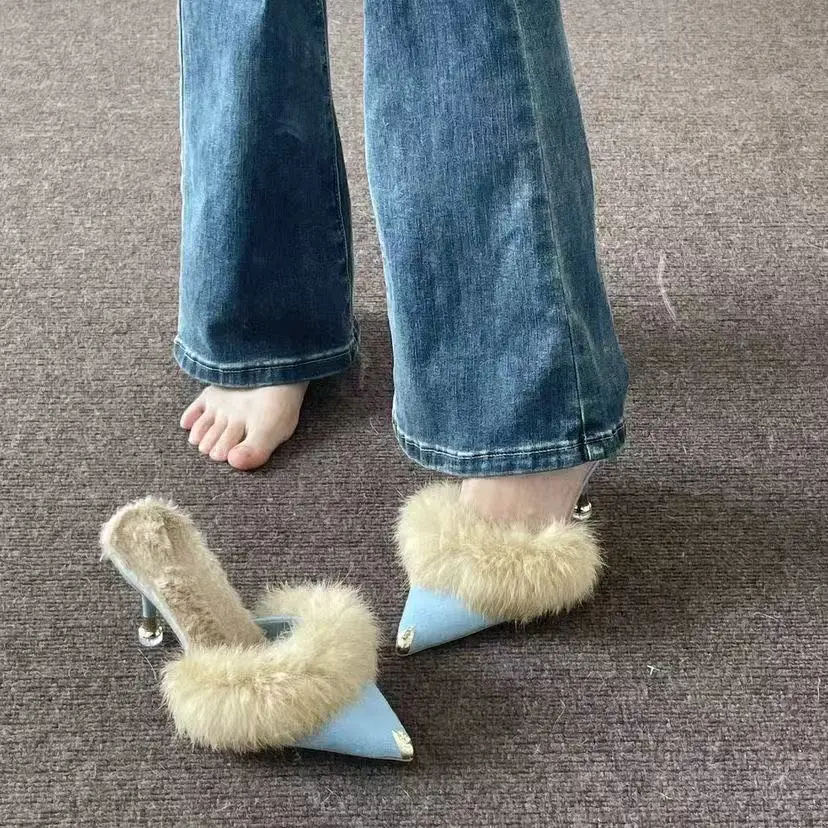 Fashionable Pointed Toe Slip-On Shoes for Women Winter Warmth Covered Heel Thong Sandals Korean Style Rubber Sole PU 