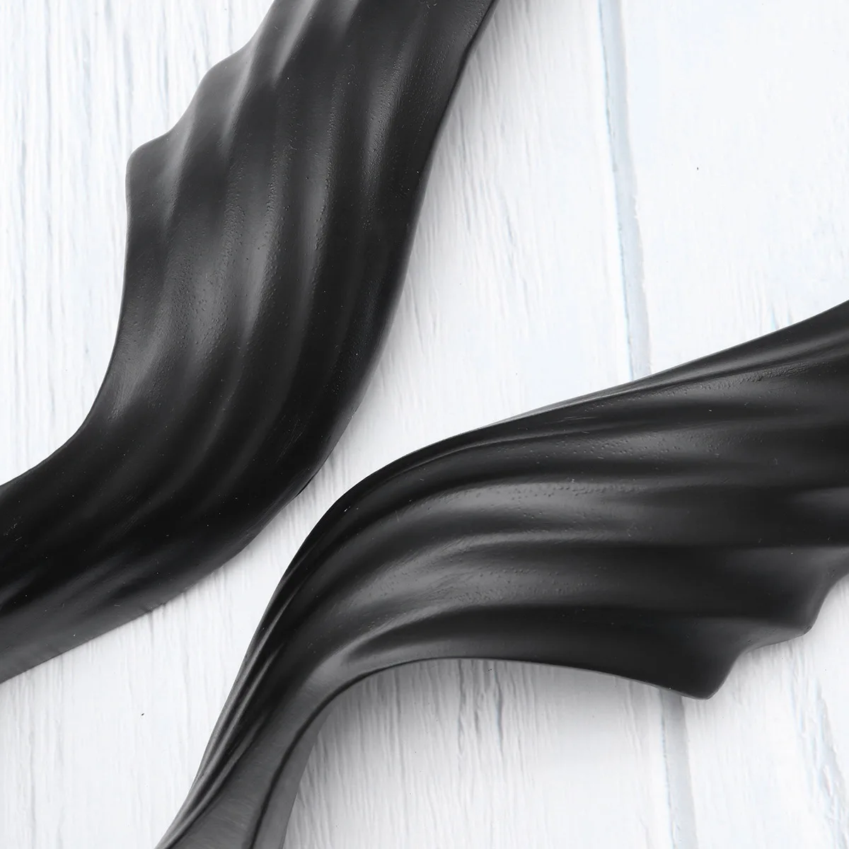 

1Pcs Angel Wing Ornament Premium Resin Material Eye-Catching Design for Bar Cafe Home Decoration Gift Black Angel Wing Statue