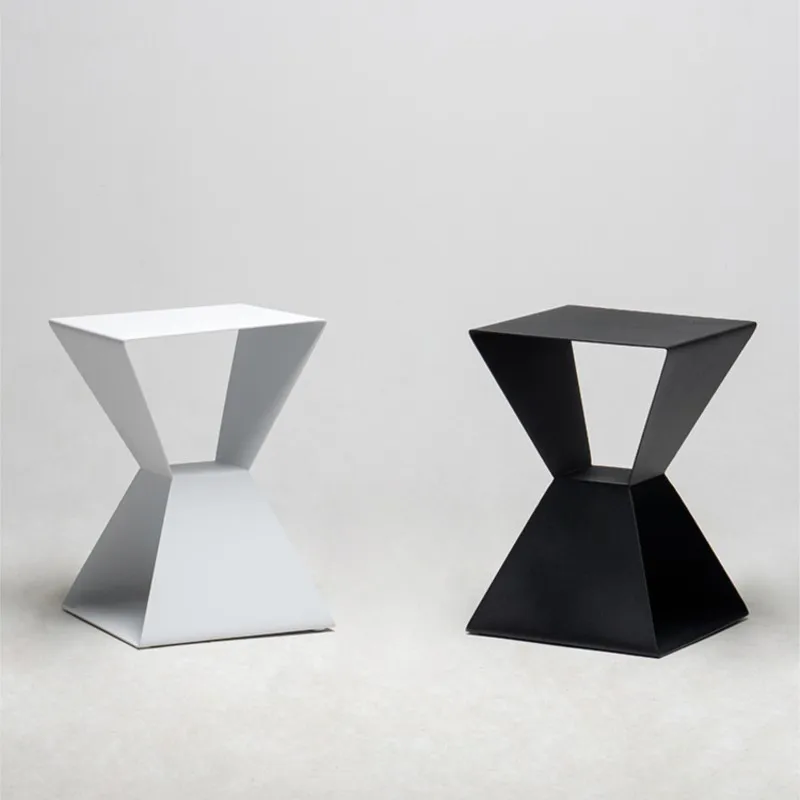Mesa de centro pequeña de hierro forjado nórdico moderno para el hogar, sala de estar, sofá lateral, dormitorio, mesita de noche creativa, mesa de