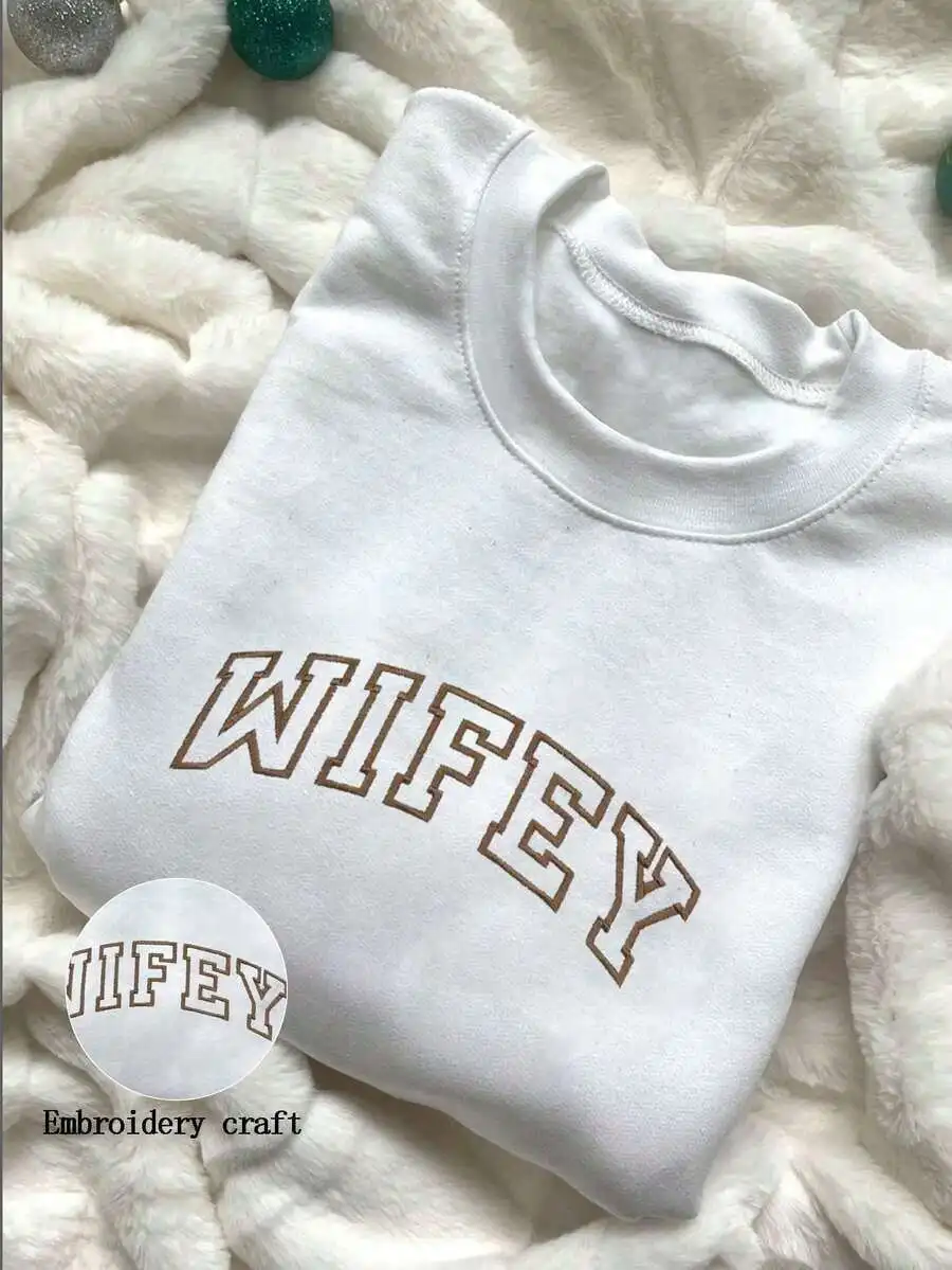 

Women's Vintage-Style Embroidered Crewneck Sweatshirt - Loose Fit, Contrast Lettering