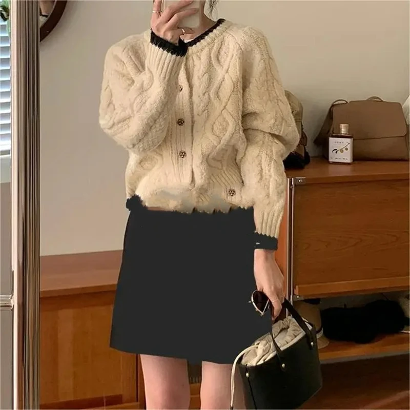 

New style soft waxy Fried Dough Twists knitting cardigan top for women gentle wind color contrast sweater coat for women