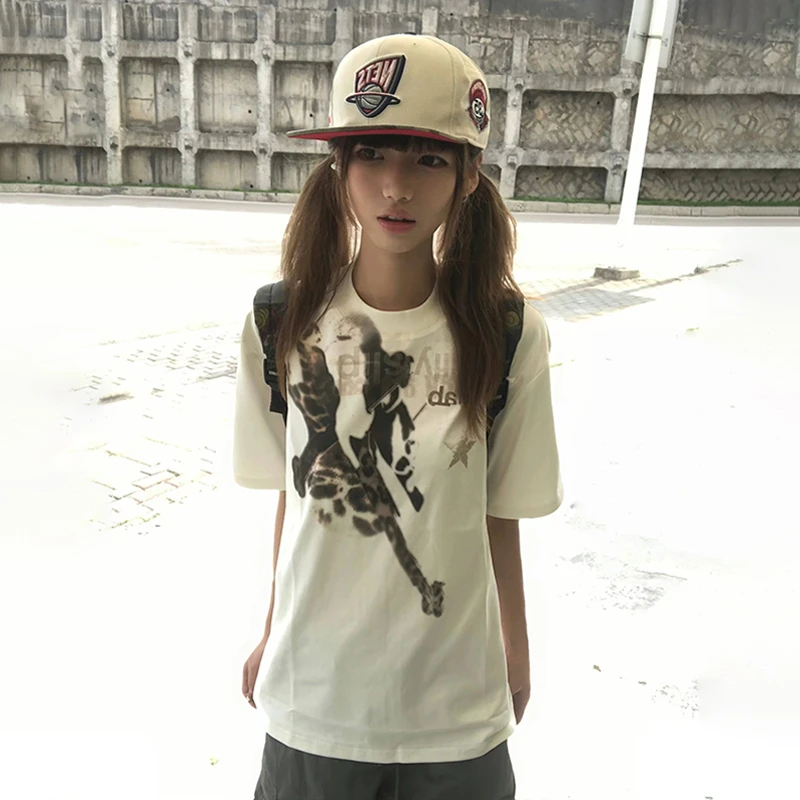 Karrram اليابانية Y2k الكتابة على الجدران تي شيرت مطبوع Trashy 2000s نمط قصير الأكمام تي شيرت خمر Harajuku فضفاض تي شيرت الأمريكية