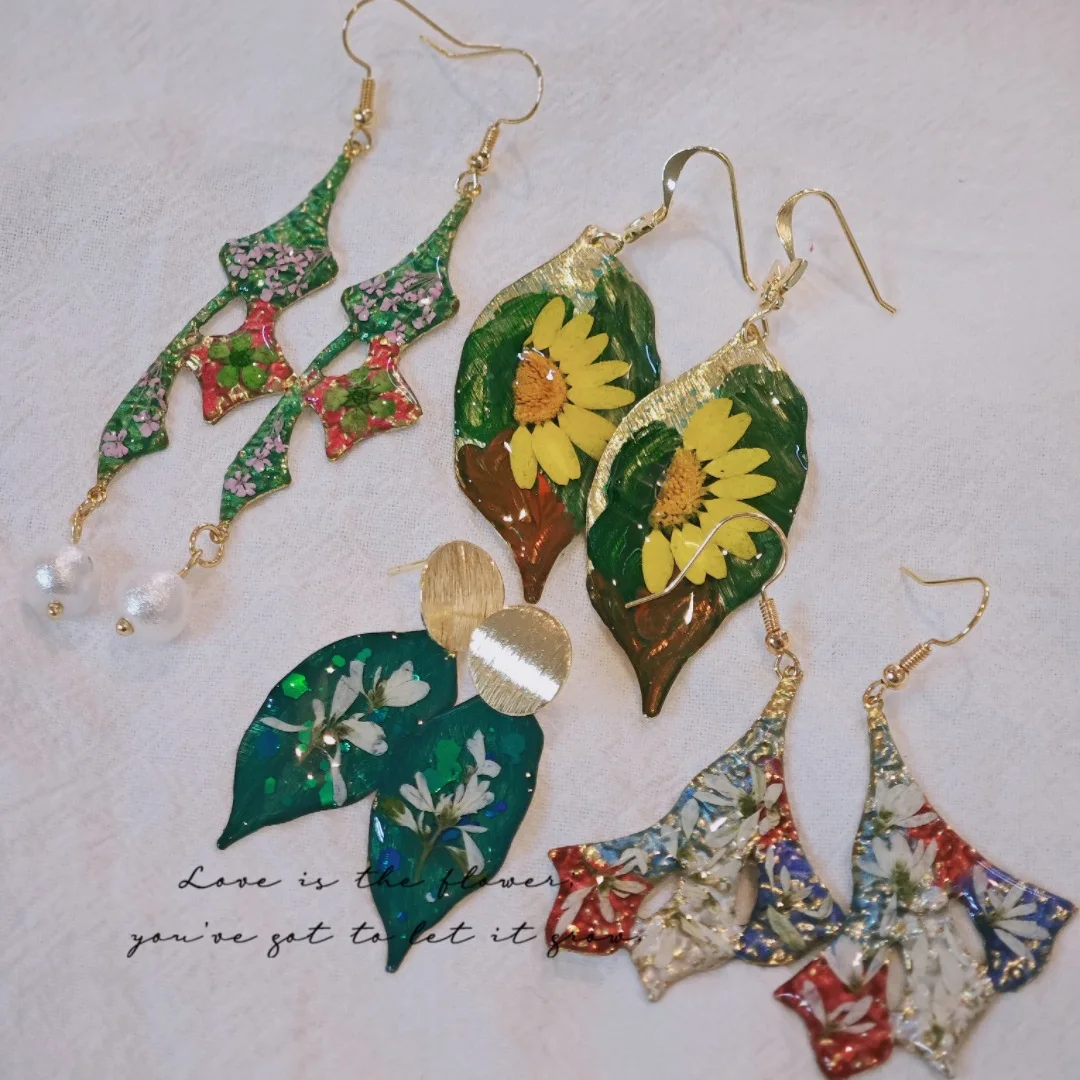 

3340 Wholesale Hand-painted Original Copper Earrings Creative Plant Specimen Real Dried Flower Earrings Versatile Christmas Gift