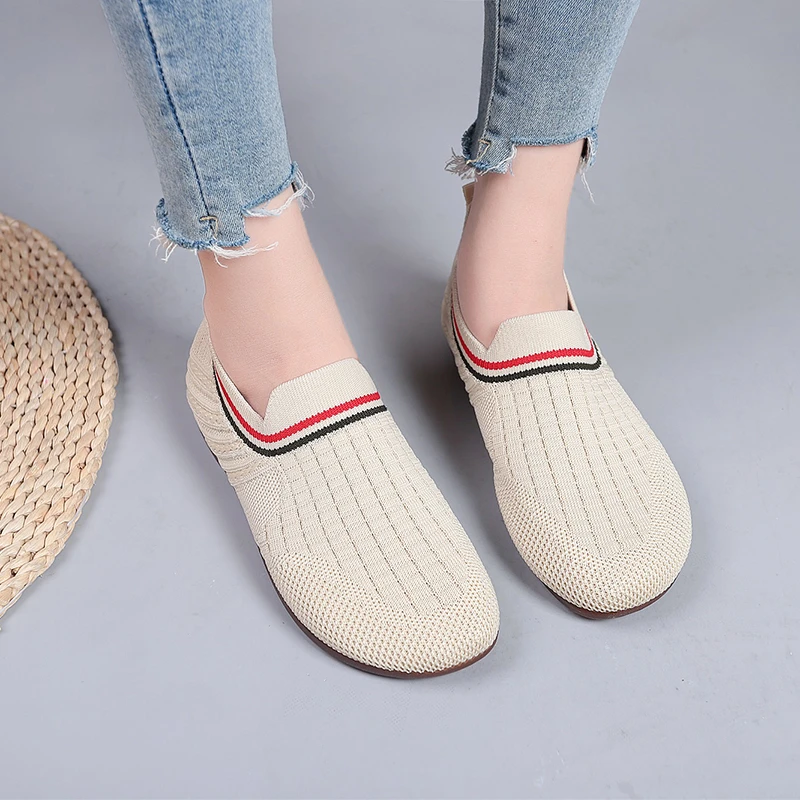 

2025 New Fashion Women Flat Shoes Breathable Knitted Casual Sports Women Anti slip Walking Tennis Shoes Soft Sole