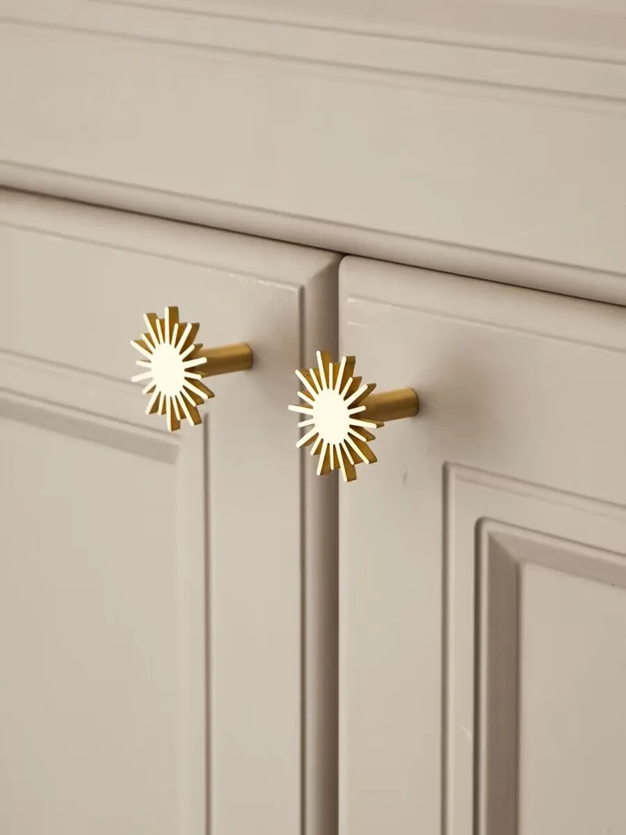 الصلبة النحاس الشمس على شكل مقابض لقطع الأثاث والمقابض الإبداعية خزانة تسحب مقبض للأطفال لطيف المطبخ خزانة مقبض الباب