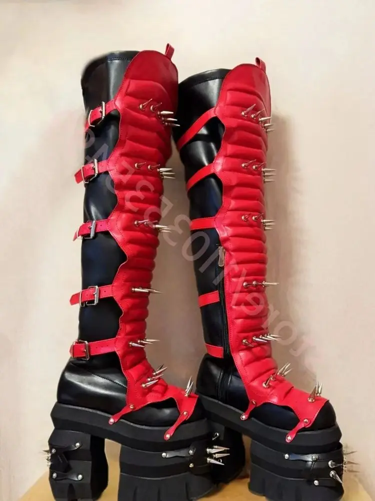 

Ботинки выше колена в стиле панк с заклепками, новинка 2025, круглые рыцарские ботинки Y2K, модные вечерние ботинки больших размеров на толстом высоком каблуке, длинные мотоциклетные ботинки