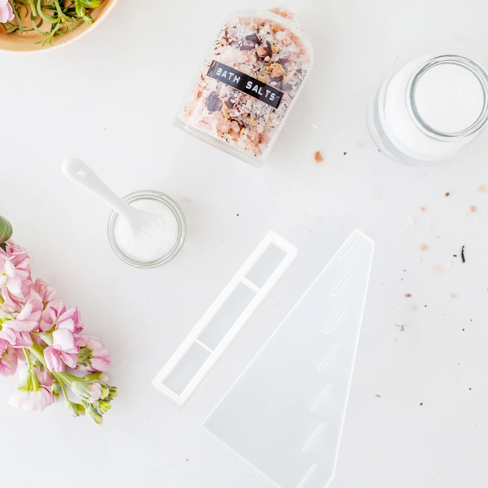 

2Pcs DIY Crystal Epoxy Resin Mold Silicone Lipstick Storage Rack Flexible Durable Easy to Clean Gift DIY Lipstick Rack Mold