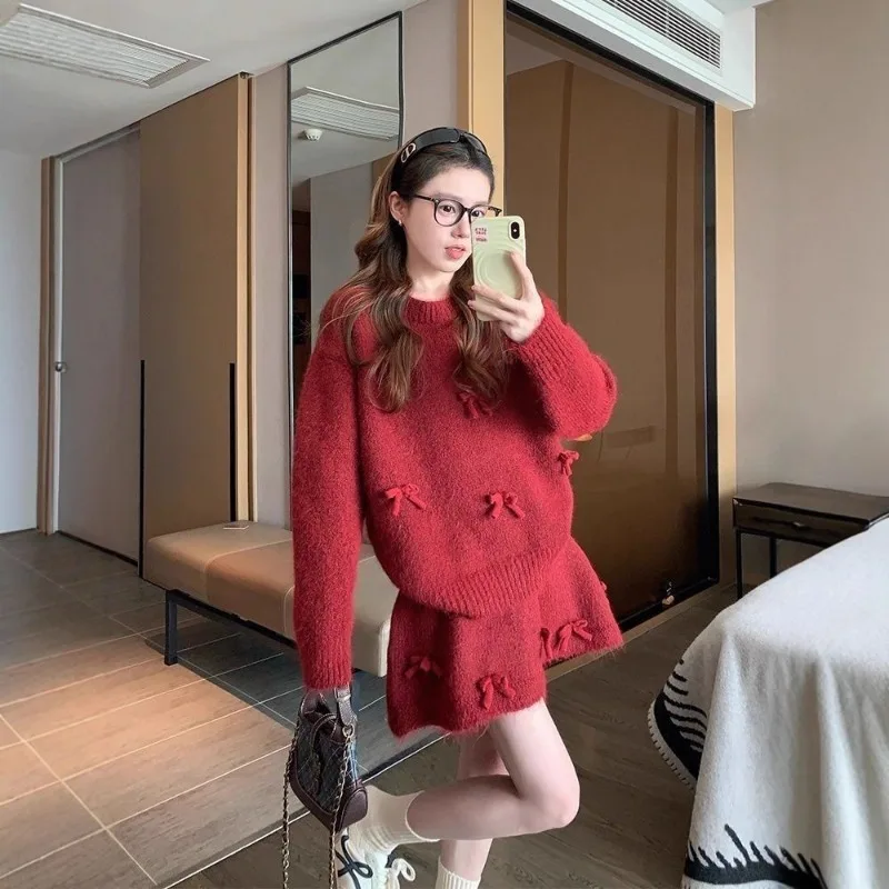 Complete Set of Korean-style Autumn and Winter Sweater Suits for Women New Heavy Industry Bow Knitted Short Skirt Two-piece Set.