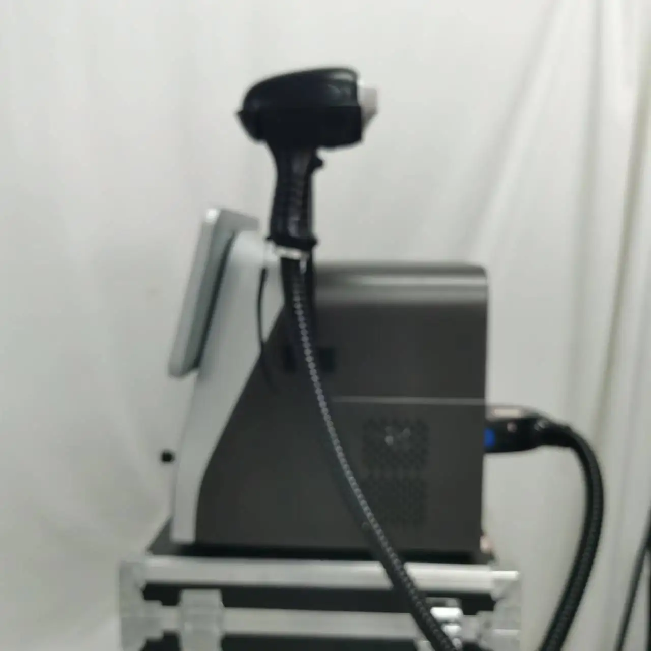 Новый диодный лазер 755 808 1064 нм, машина для удаления волос с несколькими длинами волн, охлаждающая головка, безболезненный лазерный эпилятор для удаления волос на лице и теле