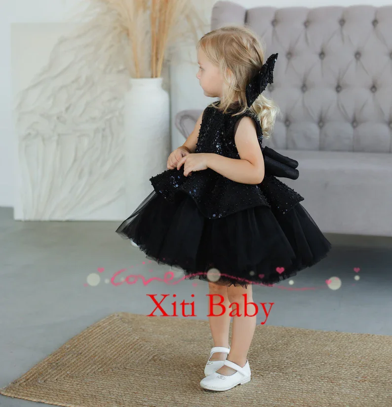 สีชมพูน่ารักประดับด้วยลูกปัดแขนกุด 3D ผีเสื้อโบว์ดอกไม้สาวชุดสําหรับงานแต่งงานเด็ก Eucharistic ชุดวันเกิด