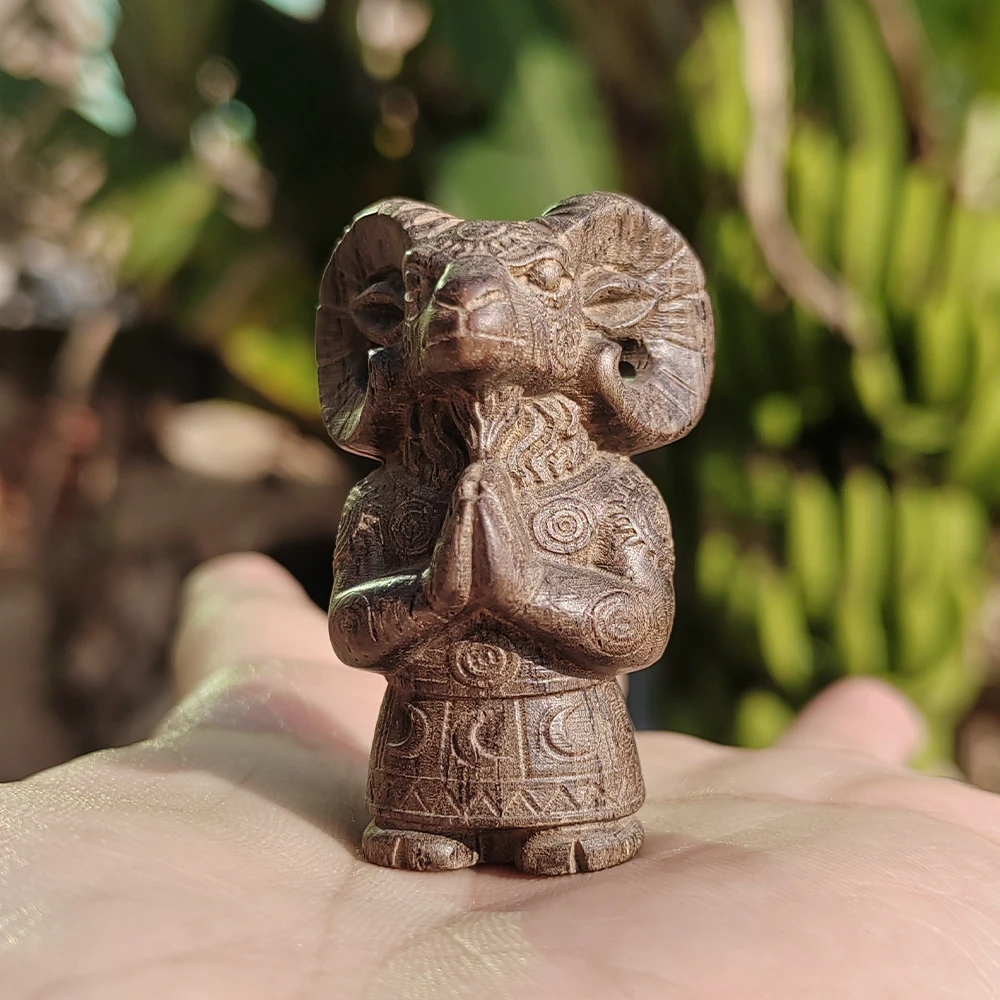 1.8 Inch Hand-Carved Wooden Sheep Totem Ornament, Ethnic Style, Artistic Design, Suitable for Holiday Decoration, Christmas Decorations, Bedroom, Desktop Decorations, New Year Gifts, Study Room, Centerpiece Decoration
