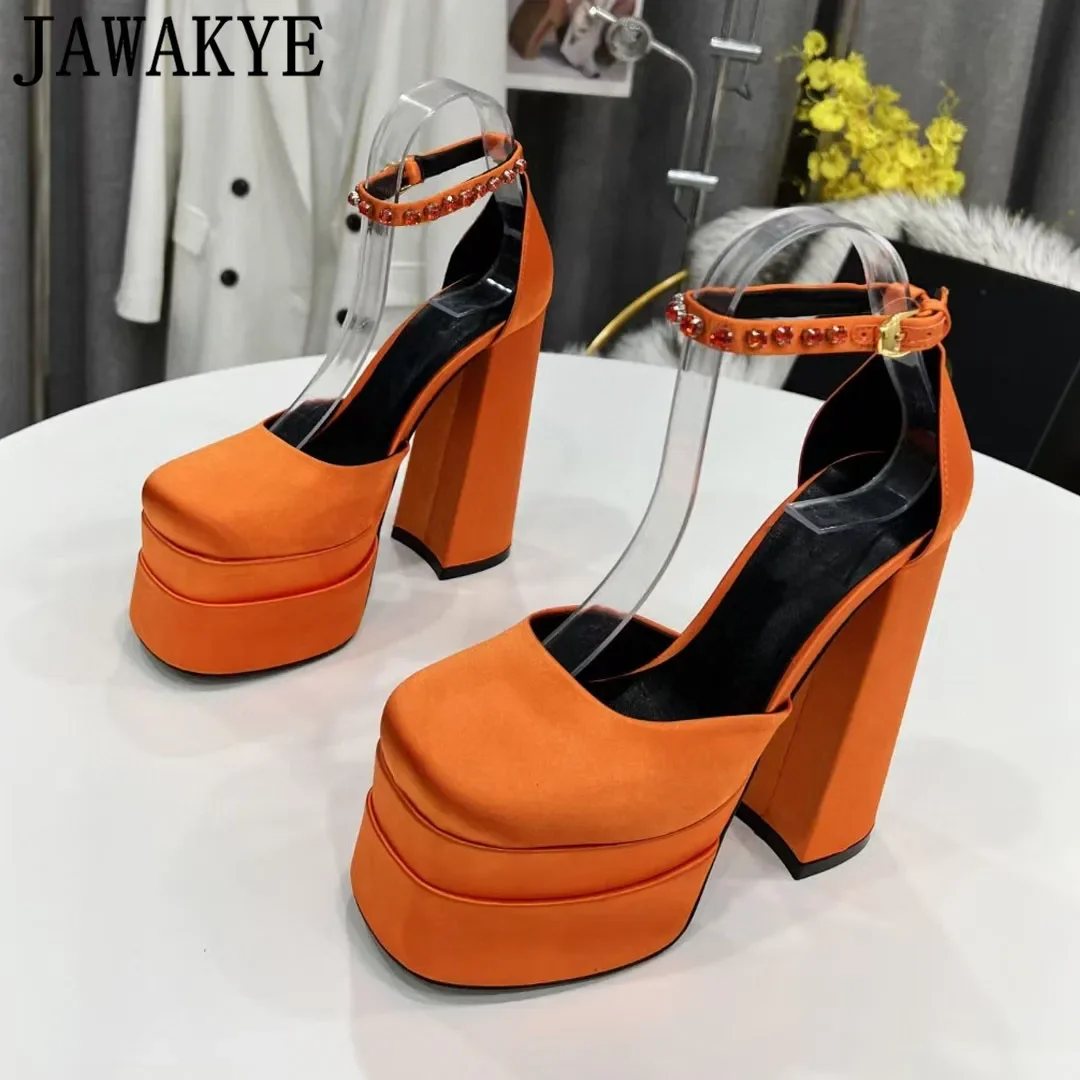 Popularne designerskie buty na wysokich obcasach satynowe różowe buty ślubne Mary Janes z kryształowym paskiem na kostkę formalne obuwie damskie