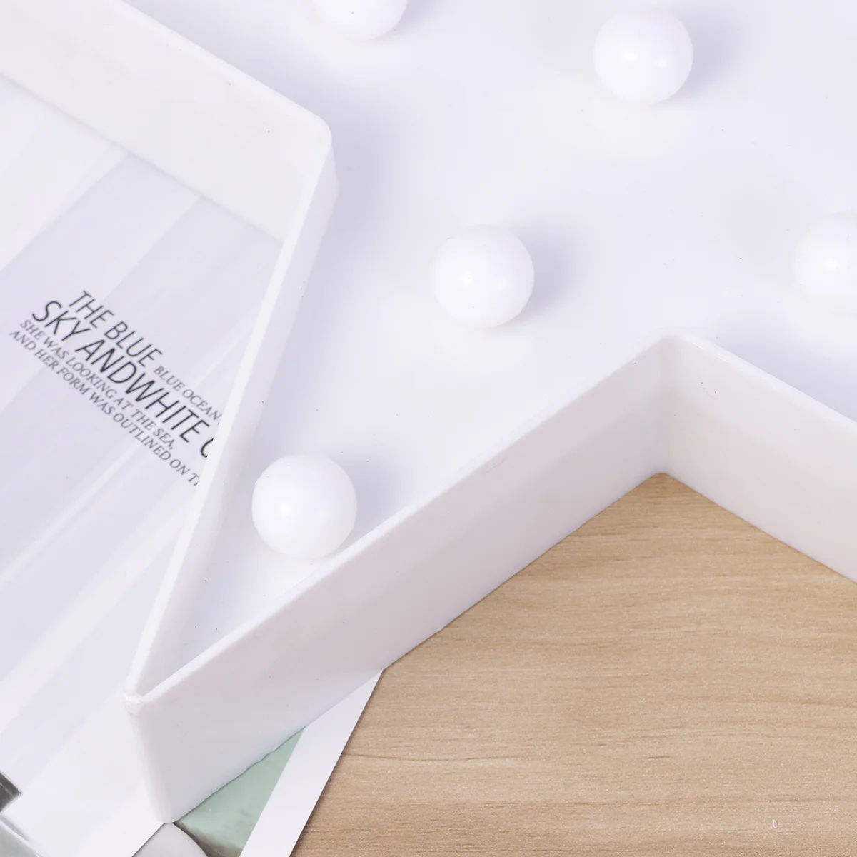 

Creative Star Night Lamp LED Christmas Decor Swan Shape Plastic Table Lamp Star Pattern for Home Bedroom Store