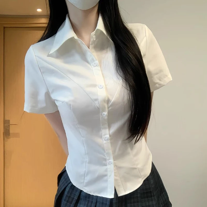 Camicia da scuola slim fit da donna giapponese Gyaru con scollo a V manica corta camicia bianca slim top camicette per abiti da studente uniformi JK