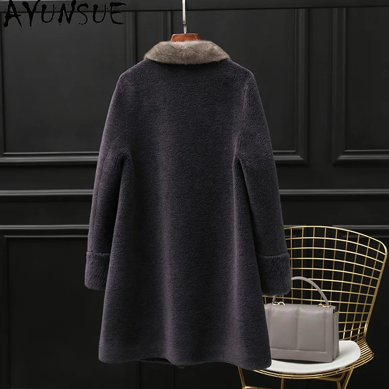 معاطف شيرلينغ من الأغنام الحقيقية من AYUNSUE معطف صوف 100% للنساء 2025 ملابس شتوية للسيدات بياقة من فرو المنك والفرو المركب