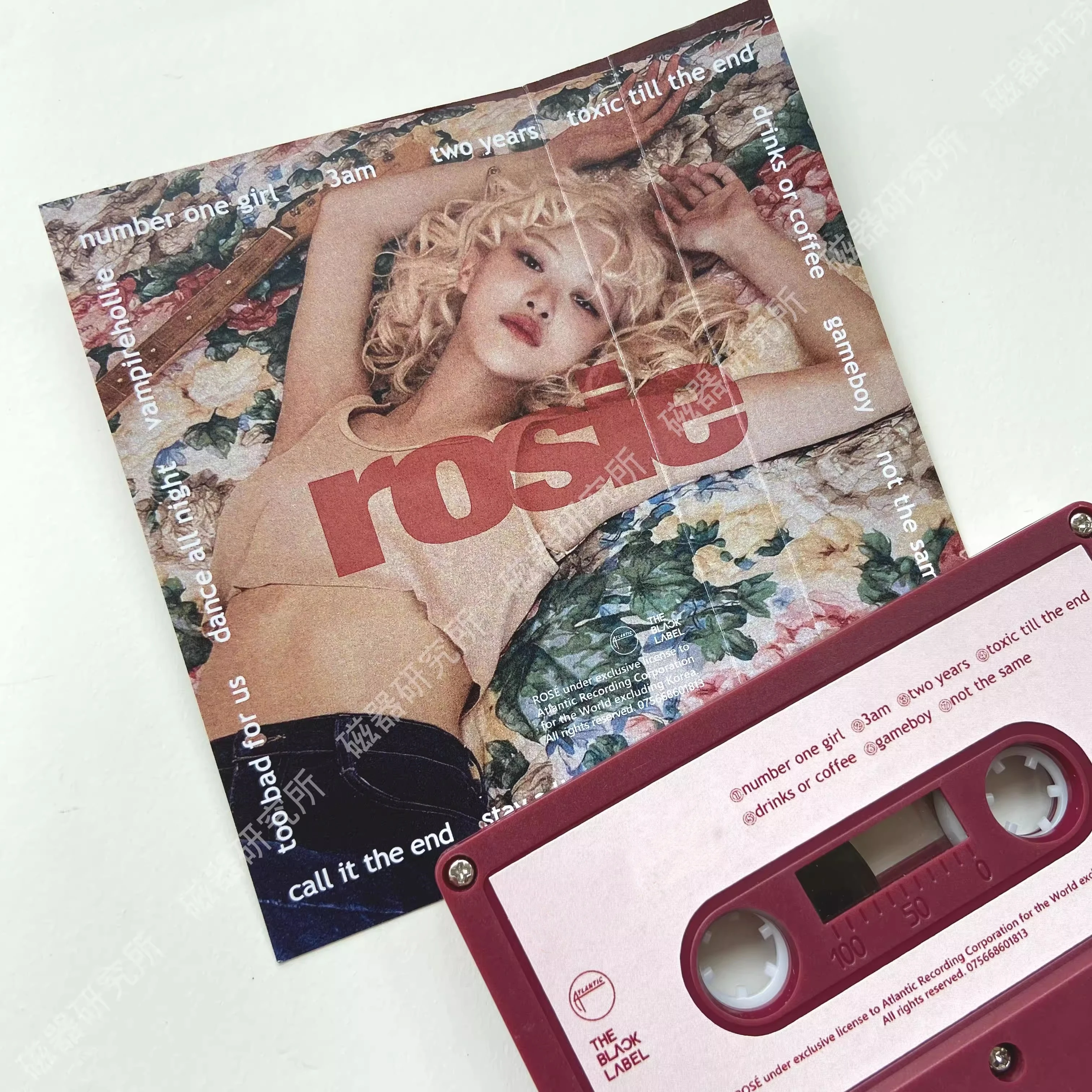 K-pop Girl Idol Groups APT Music Tape Rosie Album Vampirehollie Cassette Cosplay Walkman Recorder Koleksi Kotak Soundtrack Mobil