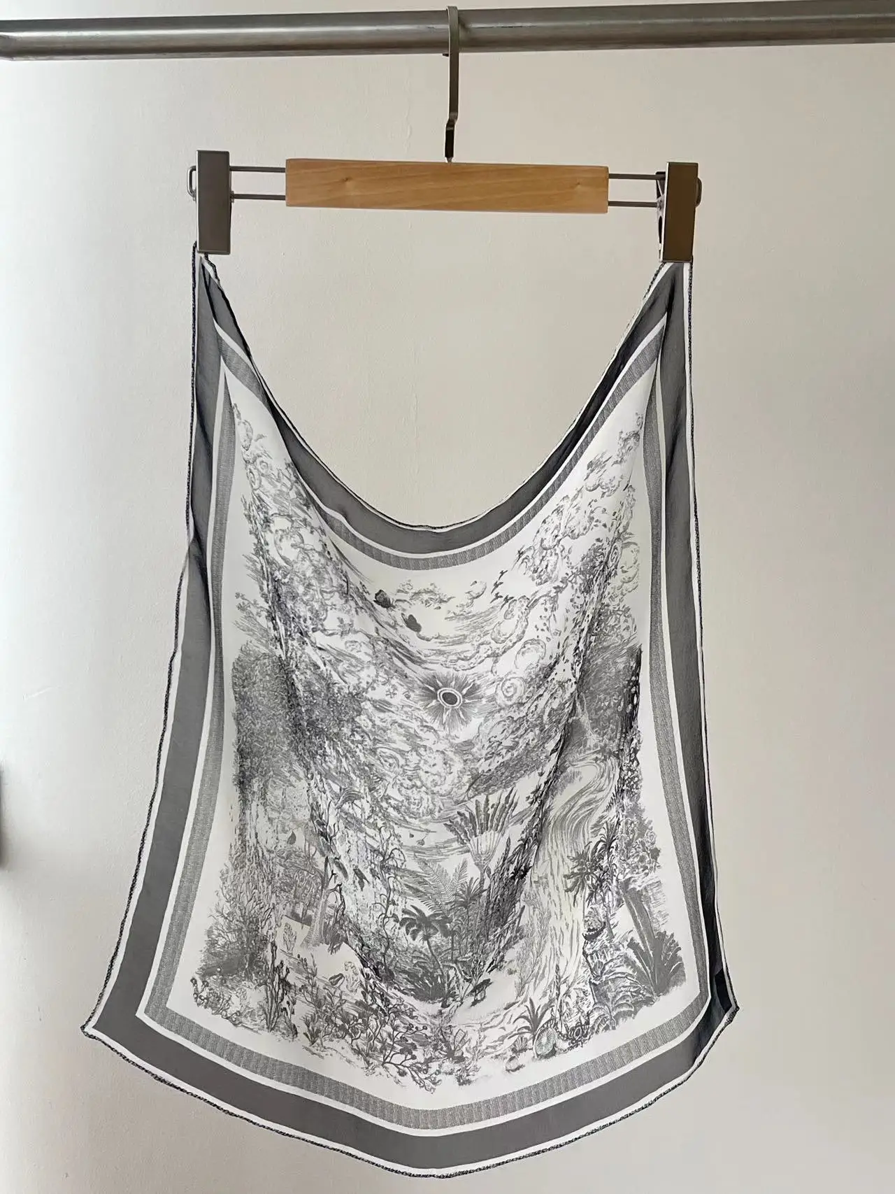 ムーア絵画軽量ドリフティングシルクスカーフショール小さな正方形スカーフ53センチ0グラムマルベリーシルクシフォン女性用アクセサリー