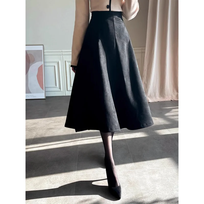 Black Big Hem Skirt Women's Autumn and Winter2024New High Waist Drooping Umbrella Skirt Small Career Figure Flattering Midi Skir