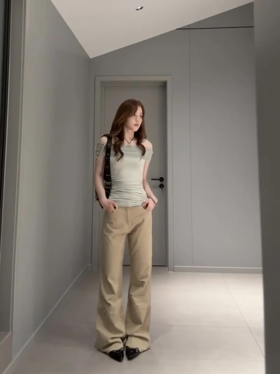 Koreaanse Sle ort Sve One schouder T-shirt dames zomer geplooid ontwerp afslankende taille cinched slim fit top