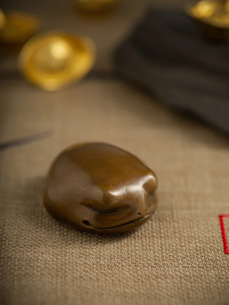Golden Toad Hand Handle Piece Men Play with Ornament Bronze Cultural and Play Crafts Hand Twist Decompression  Tea Pet image 3