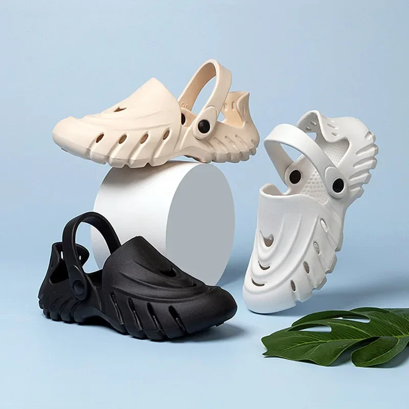 موضة ثقب مخرمة النعال النساء 2025 الصيف الراحة ثقب الصنادل للفتيات في الهواء الطلق صندل مسطح تنفس الشاطئ الوجه يتخبط