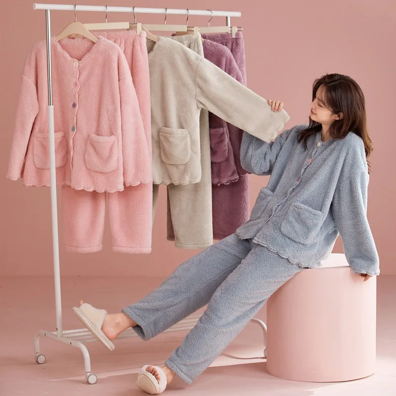 

Women's Autumn/Winter Pajamas Set Flannel Coral Velvet Long Sleeve Two-Piece SleepwearThickened Warmwith Round Neck Loose