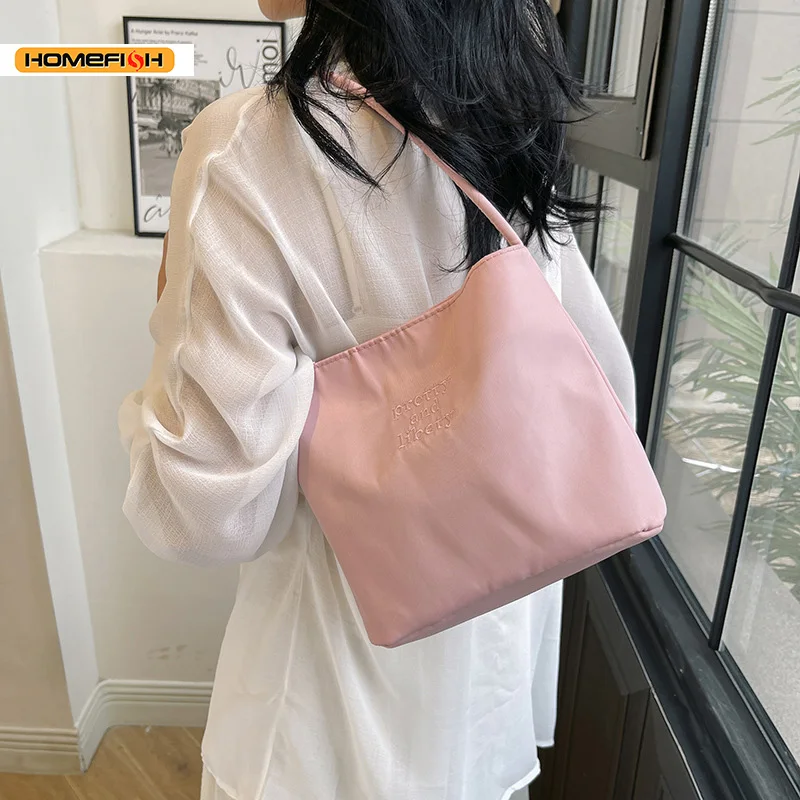 Bolso de nailon bordado, estilo japonés, bolso de hombro para mujer, bolso de mano cuadrado pequeño de moda para primavera y verano.
