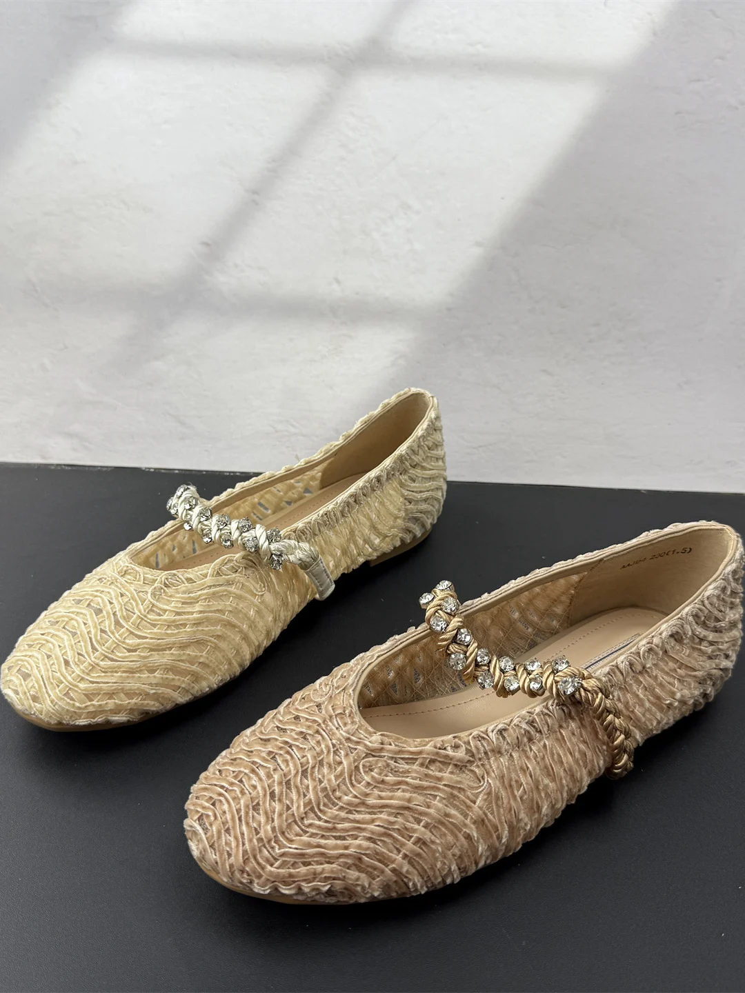 chaussures-plates-mary-jane-confortables-pour-femme-a-bout-rond-ajourees-respirantes-ornees-de-strass-style-ballerine-collection-automne-2025