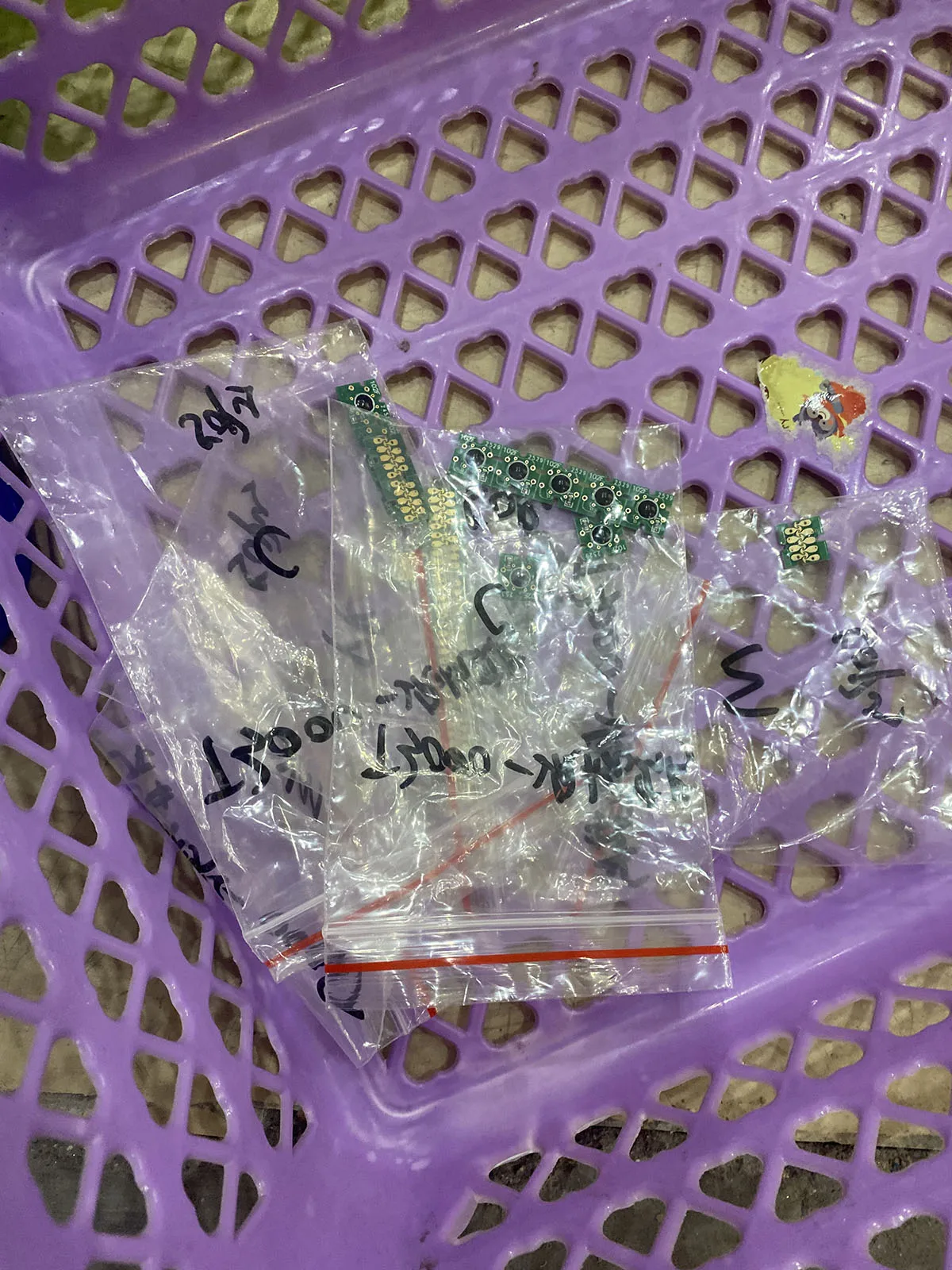 

Чип картриджа T6941-T6945 для принтера Epson SureColor T3000 T5000 T7000 T3070 T5070 T7070 T3200 T5200 T7200 T3270 T5270 T7270