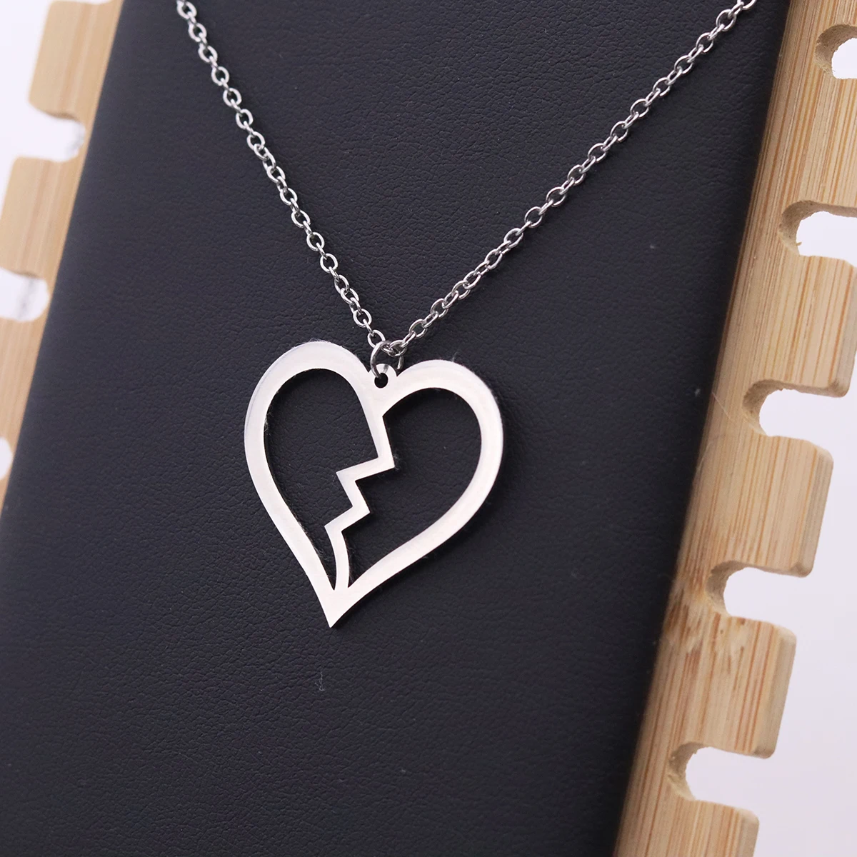 Chandler Punk Broken Heart Outline Stainless Steel Necklace Pendant for Women Chain Necklaces Party Jewelry Collier