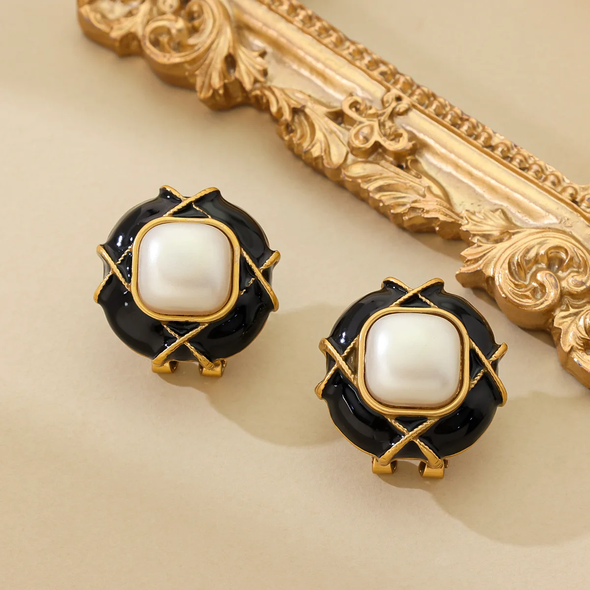 Retro palace enamel contrasting color stud earrings pearl gorgeous earrings simple versatile earrings
