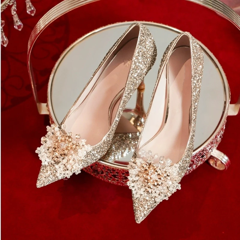 

2025 г., туфли на высоком каблуке с острым носком и кристаллами, свадебные туфли, женские свадебные туфли высокого качества, хит продаж, элегантные и благородные туфли