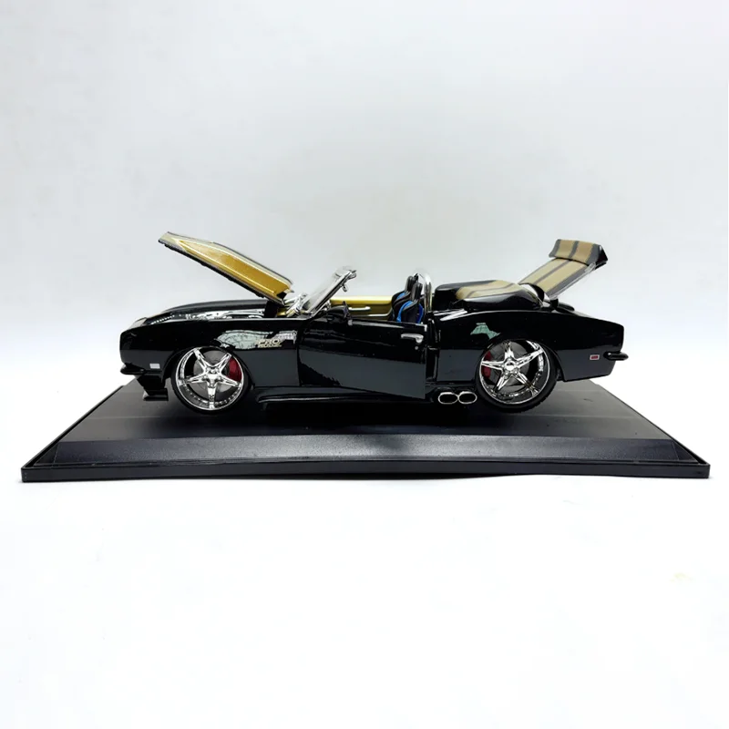 다이캐스트 1:18 스케일 1968 카마로 합금 자동차 모형 완성품 시뮬레이션 컬렉션 장식 선물 장난감 정적 디스플레이