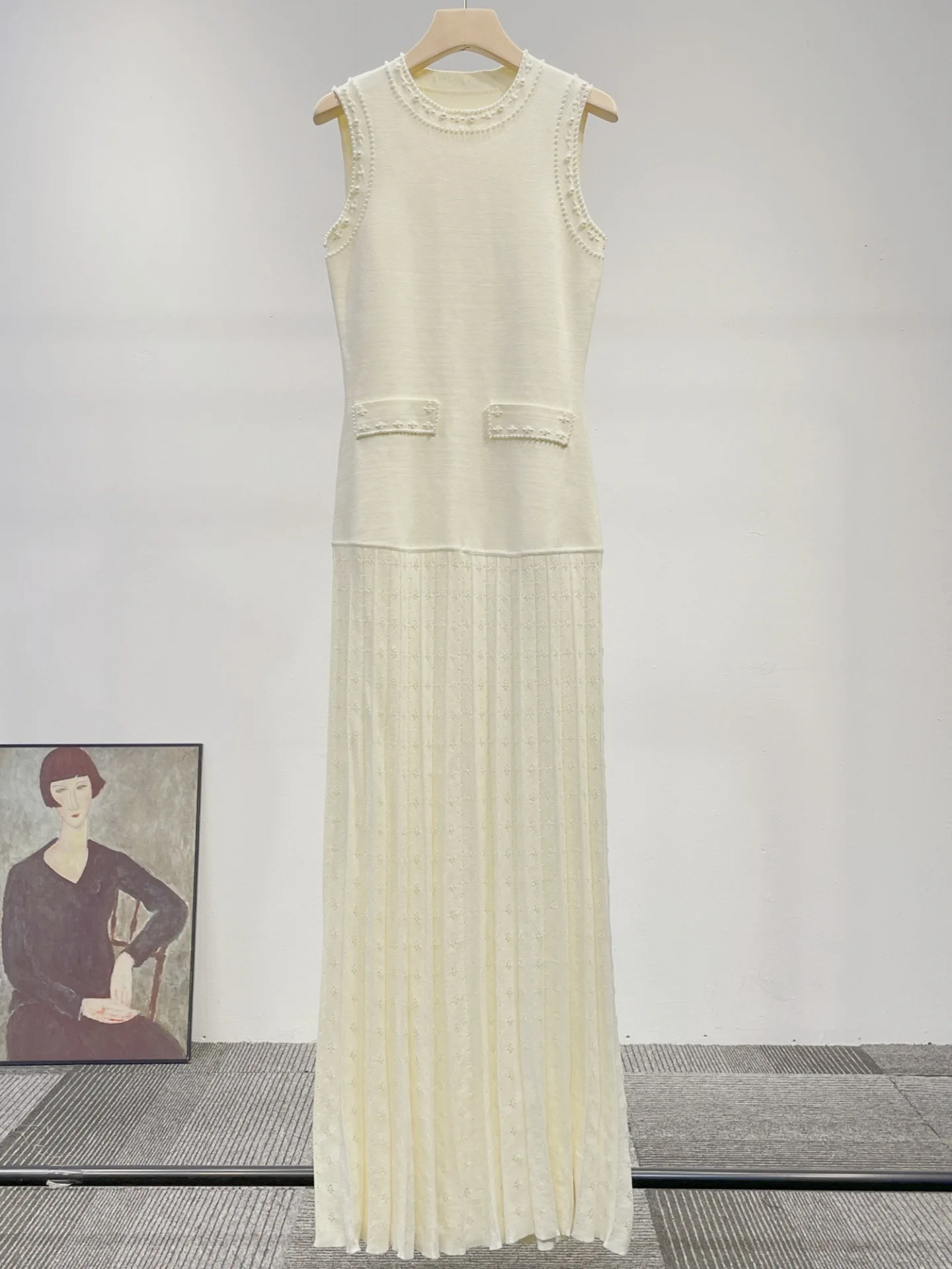 2025 Early Autumn New Women's Round Neck Pearl Hollow Pattern Knitted Dress
