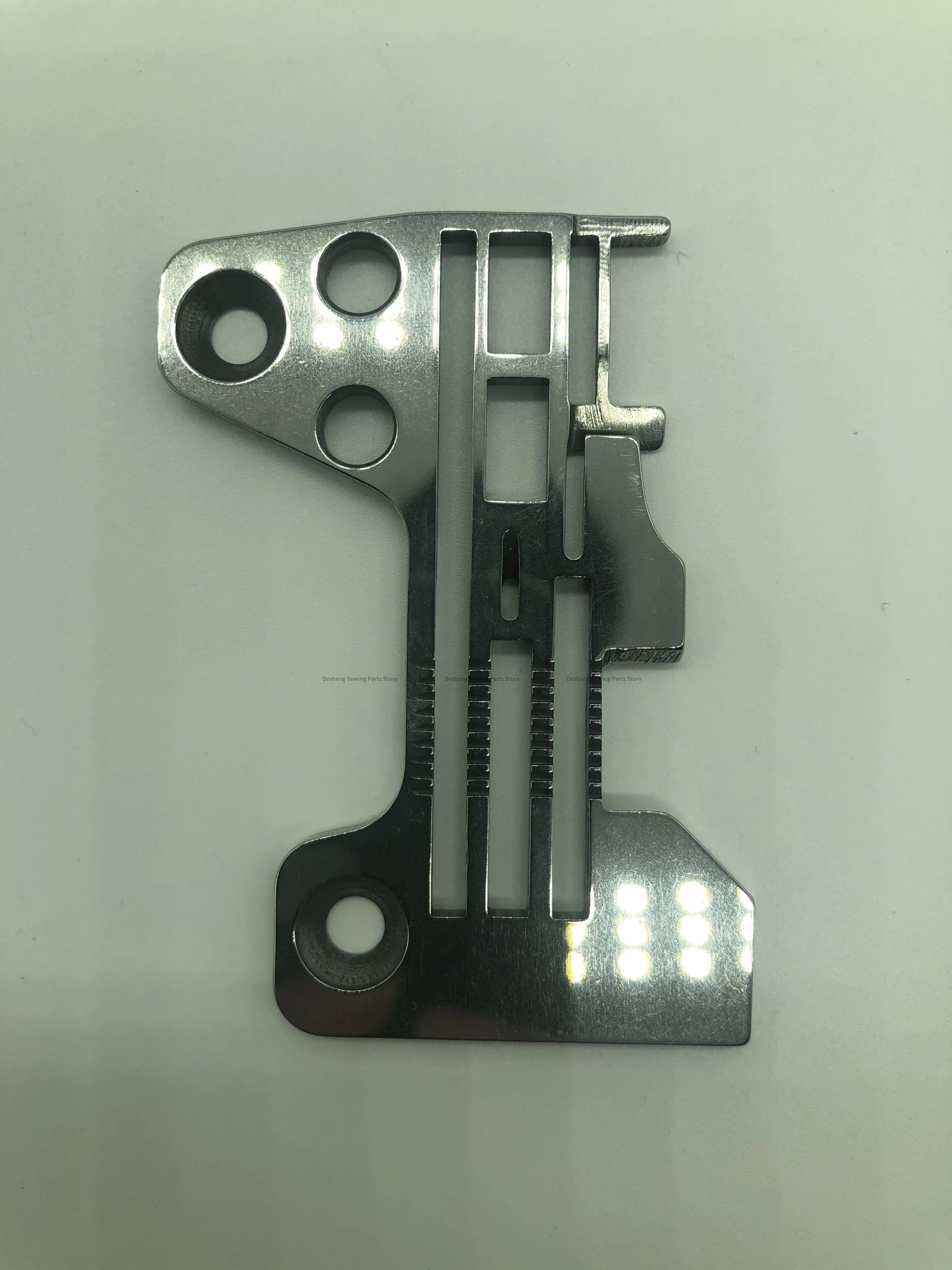 1PCS R4612-J0F-D00 Needle Plate Strong H 4.8X4.8 Iron Plate for Juki Mo-3916 Mo-6716 6716 Five-Thread Overlock Sewing Machine