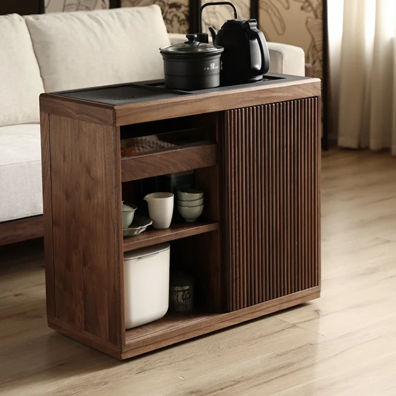 

Мобильный чайный шкаф, диван, боковой шкаф из массива дерева, небольшой бытовой чайник для кипячения воды, встроенный чайный столик