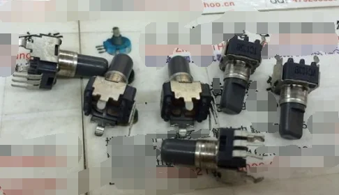 

5pcs/lot Japan ALPS 09-type vertical single potentiometer 103B B10K potentiometer gray handle length 13MMF