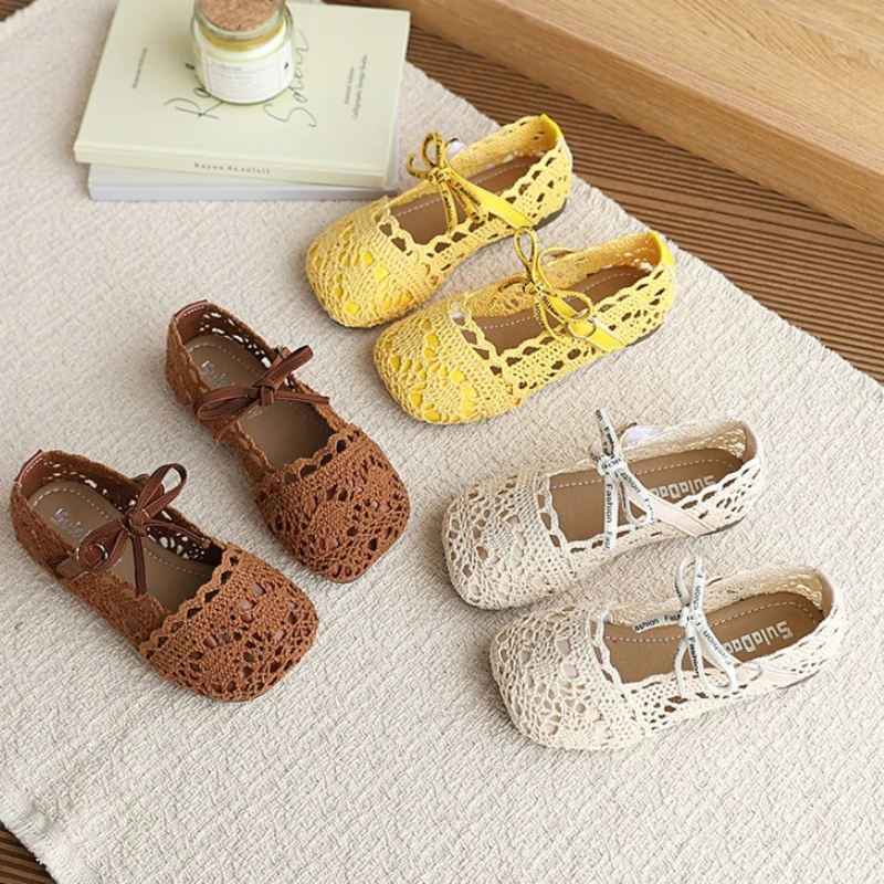 Fashionable French Girls Sandals 2026 Summer New Lace Child Soft Soled Shoes Casual Girls Princess Loafers  Mesh Hollow Sandals