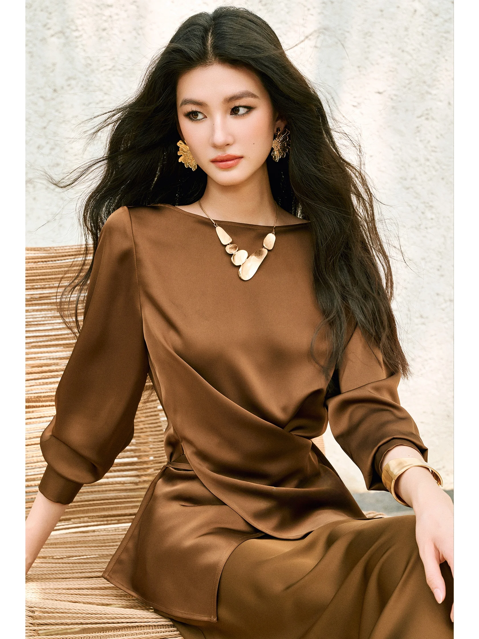 

WANGXO Master Class Asymmetrical Cut Glimmer Double-Sided Satin Cross-Band Top And Fish-Tail Skirt Two-Piece Set for Women