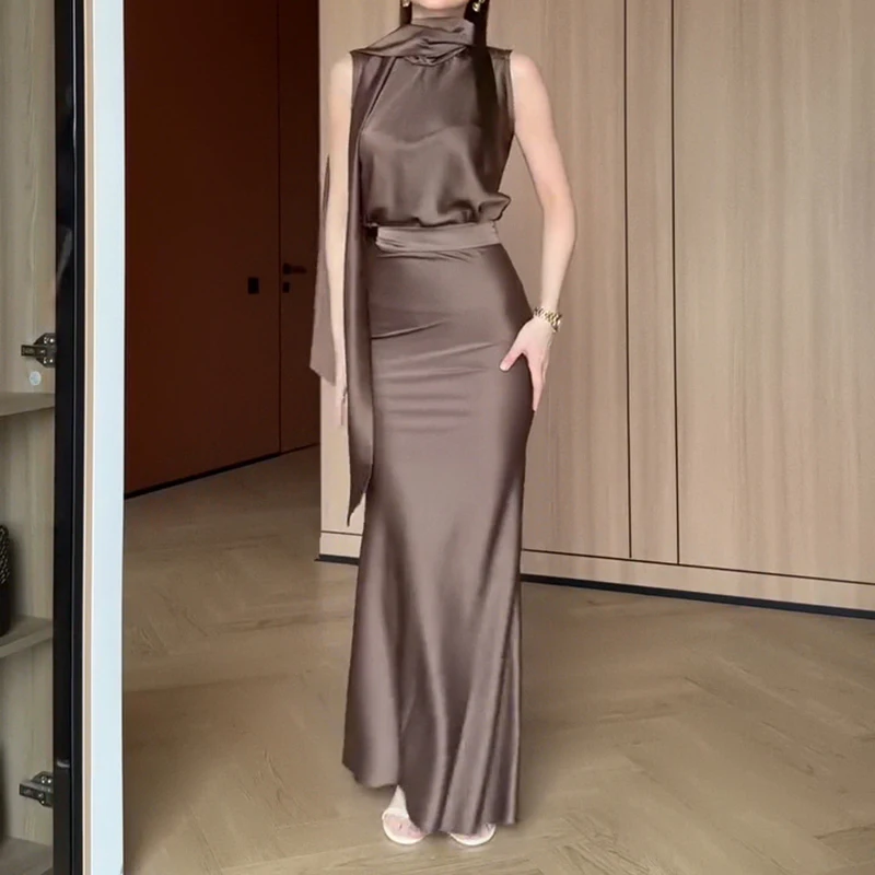 

Lady Elegant High Waisted Party Outfit Simple Satin Slim Fit Two Piece Set Sexy Hanging Neck Sleeveless Top and Long Skirt Suit