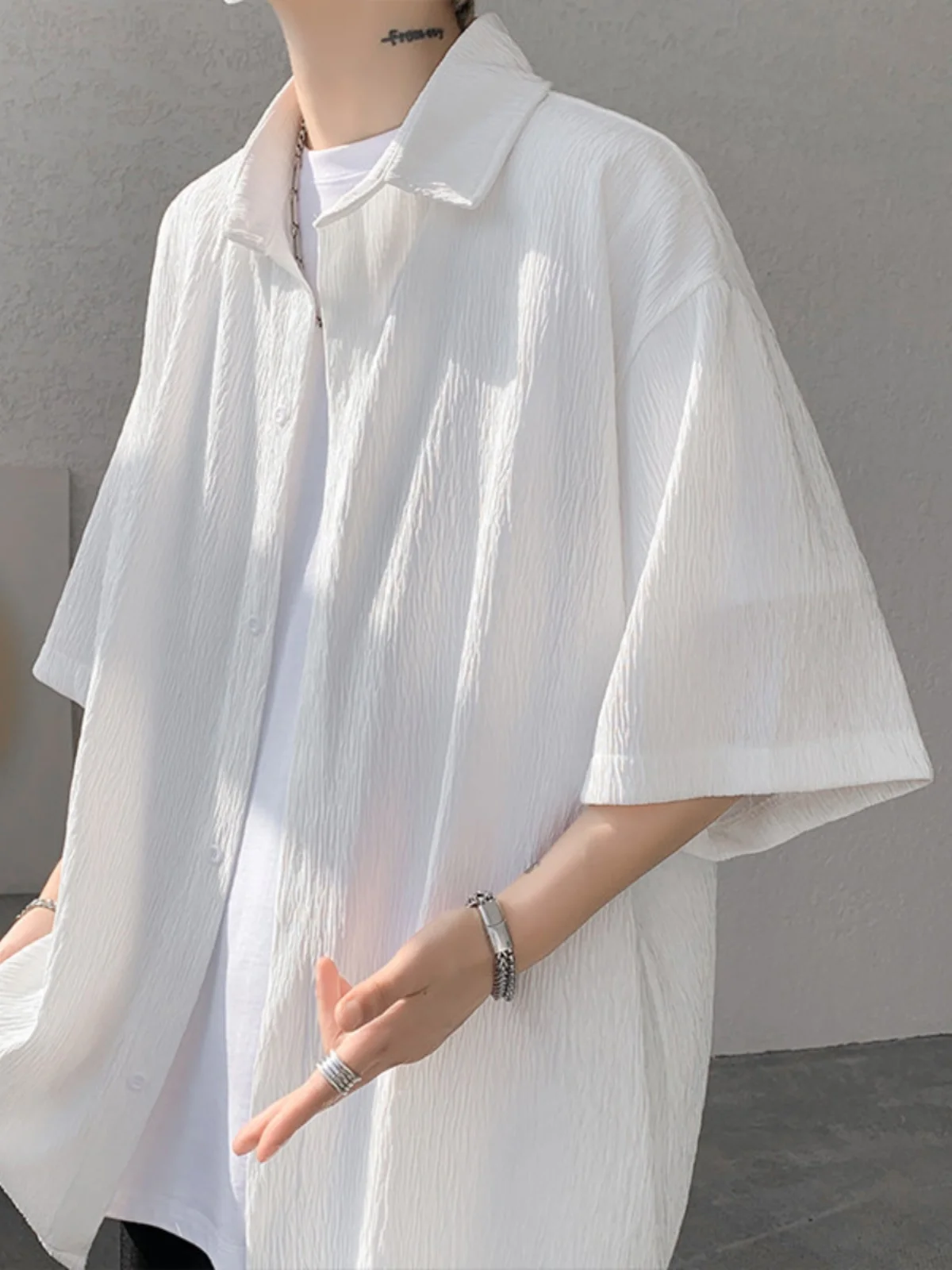 

Мужская рубашка из ледяного шелка с коротким рукавом, летняя, модная, брендовая, с фактурной отделкой, солнцезащитная, повседневная, свободного кроя, на пуговицах