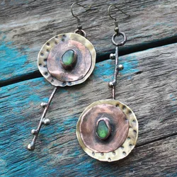 2023 New Asymmetric Bronze Metal Colored Pendant Earrings for Women Ethnic Green Stone Personalized Earring Jewelry Accessories