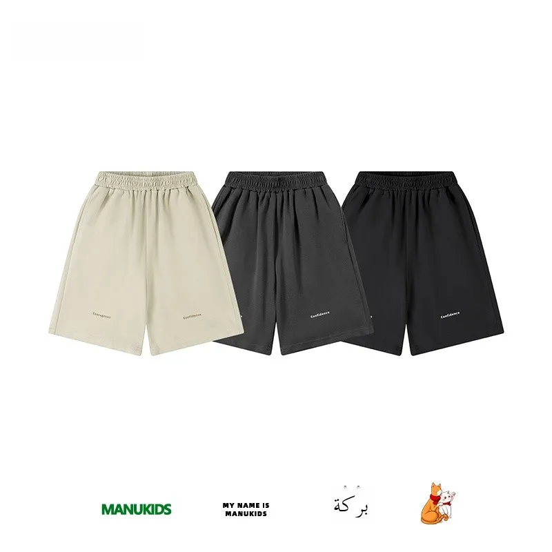 pantaloncini-per-bambini-manukids-sportivi-in-maglia-estivi-stile-retro-con-stampa-lettering-pantaloni-a-mezza-lunghezza-per-ragazzi-traspiranti-e-assorbenti