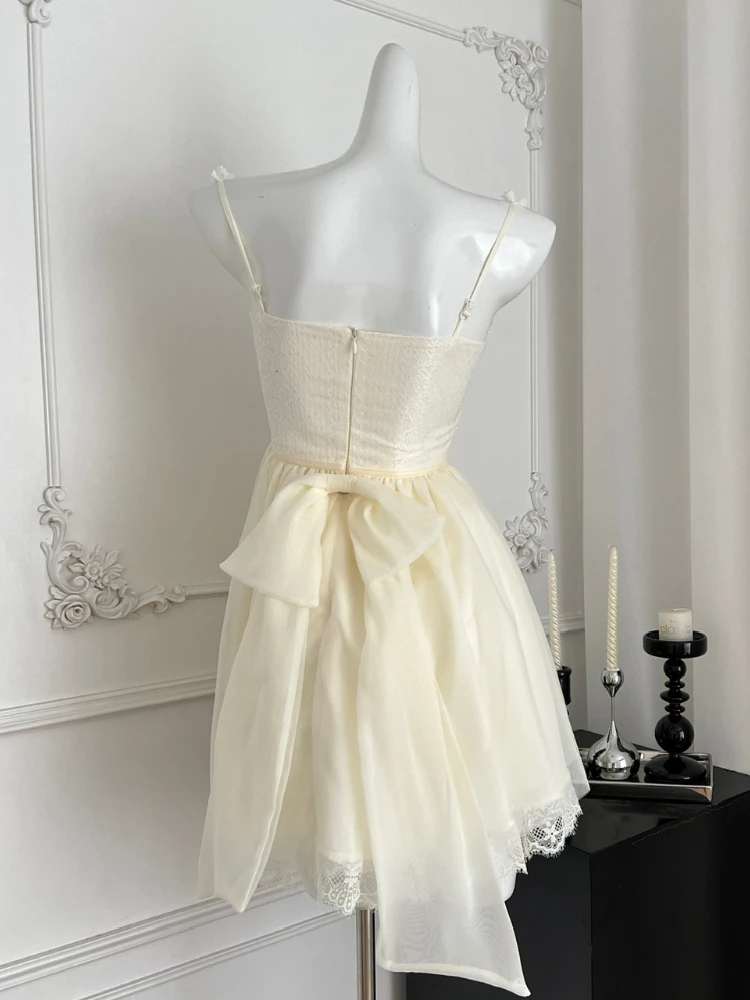 2025 الحلو موضة العاج الدانتيل لوليتا زلة فستان القوس حجر الراين تكدرت عالية الخصر فستان قصير للحفلات ملابس أنيقة غير رسمية