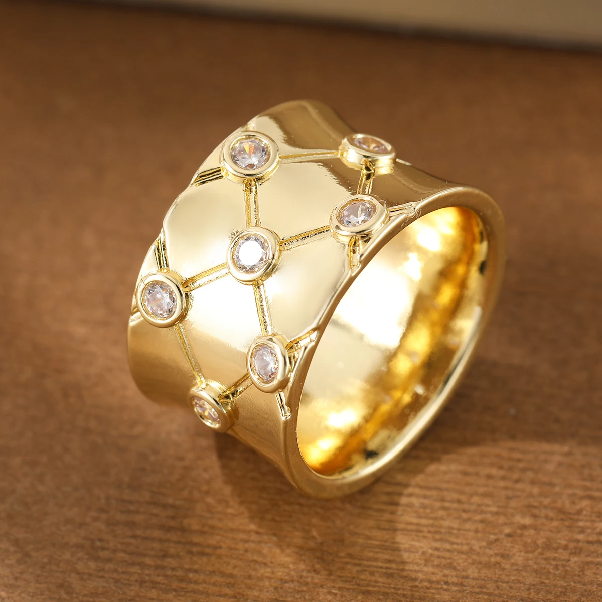 Vintage Creative Zircons Inlay Wide Face Ring Copper Material Ladies Fashion Luxury Ring Suitable for Daily Wear Gift