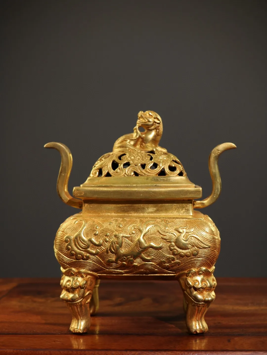 Gilt old brass gilt stove four beast feet binaural lion cover incense burner cone tower incense burner ornament Wenwan 21cm